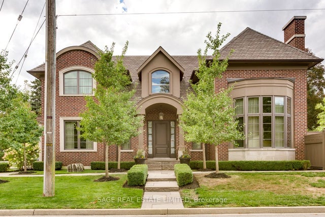 121 Mill Street, Richmond Hill
