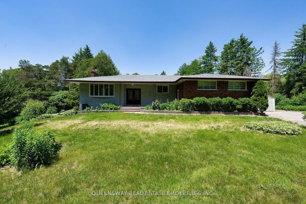 1268 15th Side Road, King