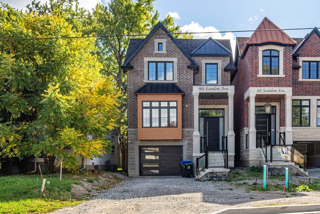 90 Scanlon Avenue (upper), Bradford West Gwillimbury