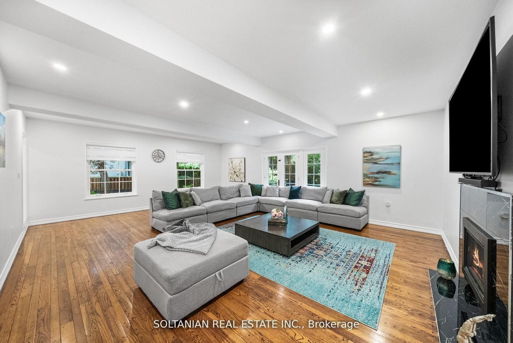 24 Laureleaf Road, Markham