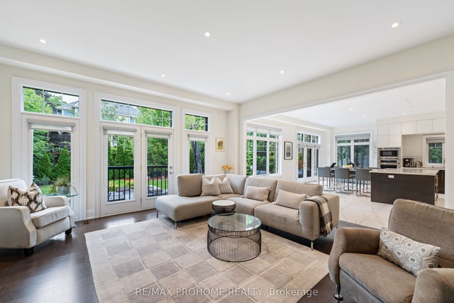 17 Alma Walker Way, Markham