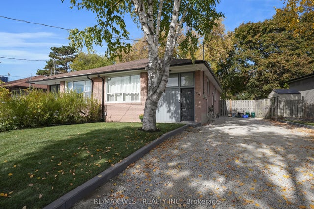 24 Walter Avenue Lower, Newmarket