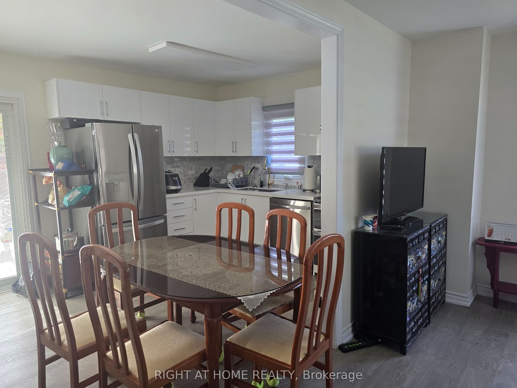 209 Pine Beach Drive, Georgina