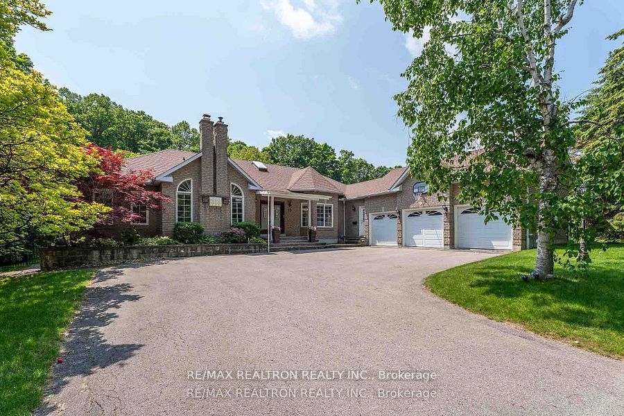 15 Treegrove Circle, Aurora