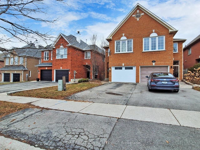 99 Widdifield Avenue, Newmarket