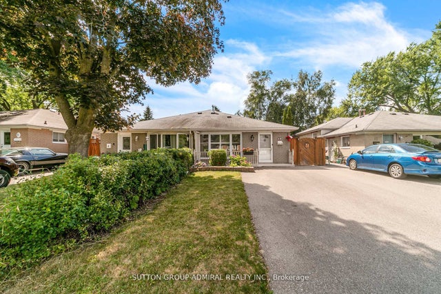 10 Kitimat Crescent, Aurora