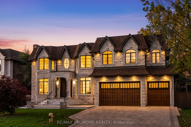 8 Worsley Court, Markham