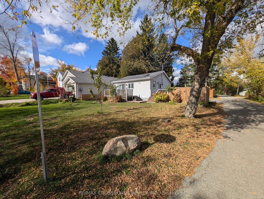 674 Chestnut Street, Innisfil