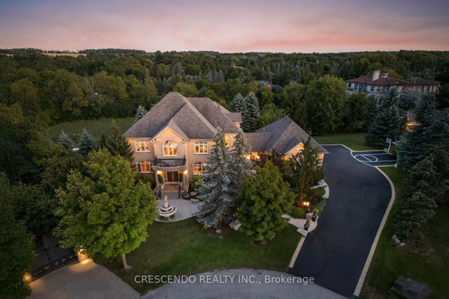 2 Prince Adam Court, King
