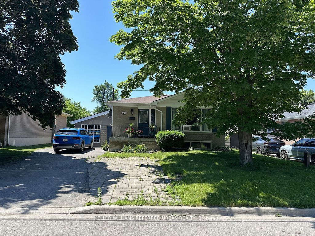 30 Collins Crescent Main, Aurora