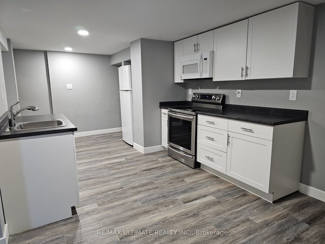 977 Ferndale Crescent Lower, Newmarket
