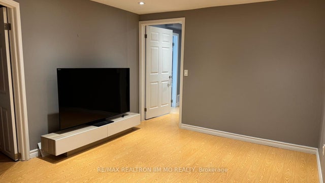 50 Reginald Crescent (basement), Markham