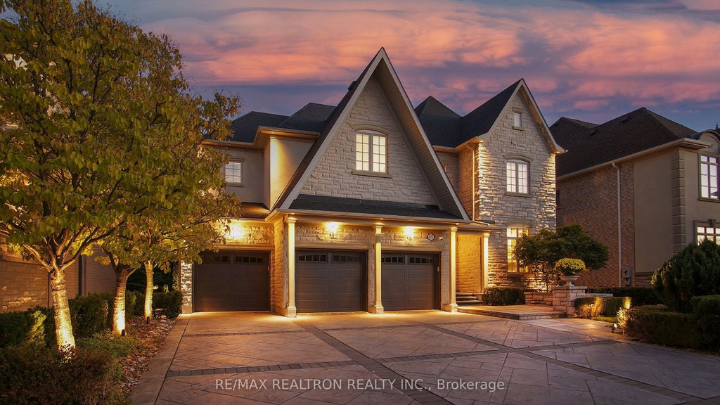 423 Paradelle Drive, Richmond Hill