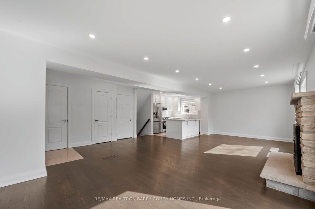 194 Romfield Circuit Mn & Bs, Markham