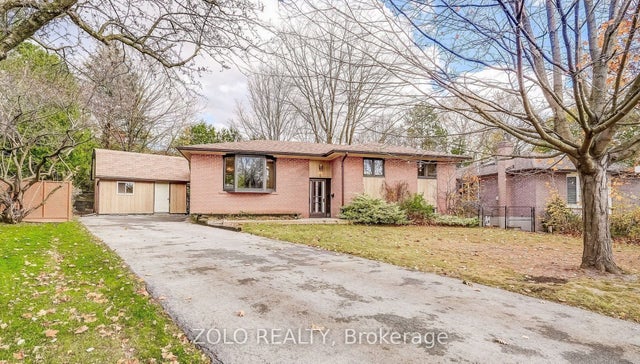 5 Cabot Court Lower, Aurora