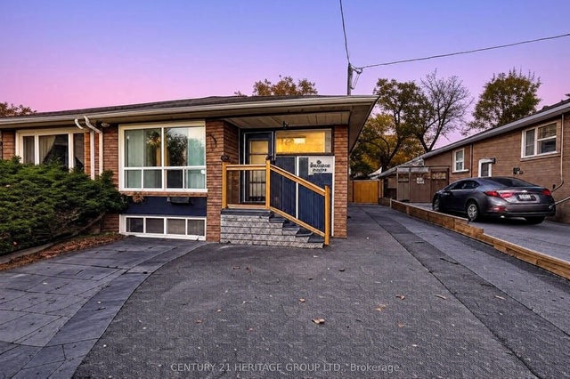 82 Harrison Drive, Newmarket