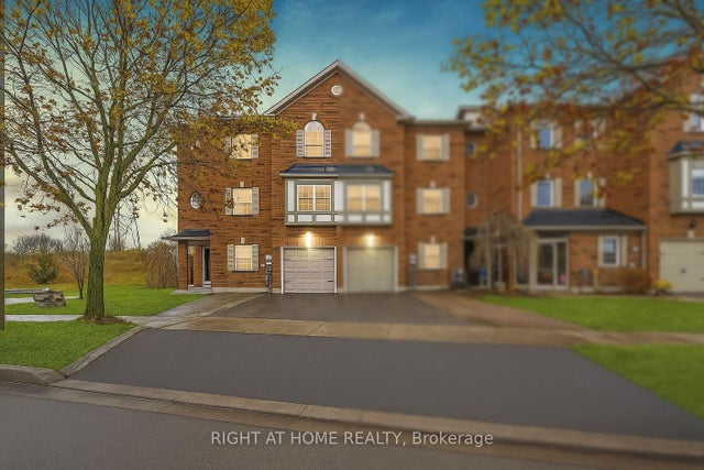 27 Hawtin Lane, Aurora