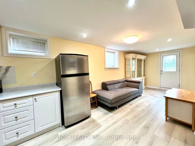 23 Toporowski Avenue, Richmond Hill