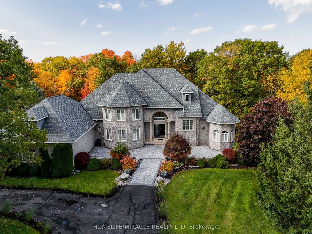 12 Deer Run, Uxbridge