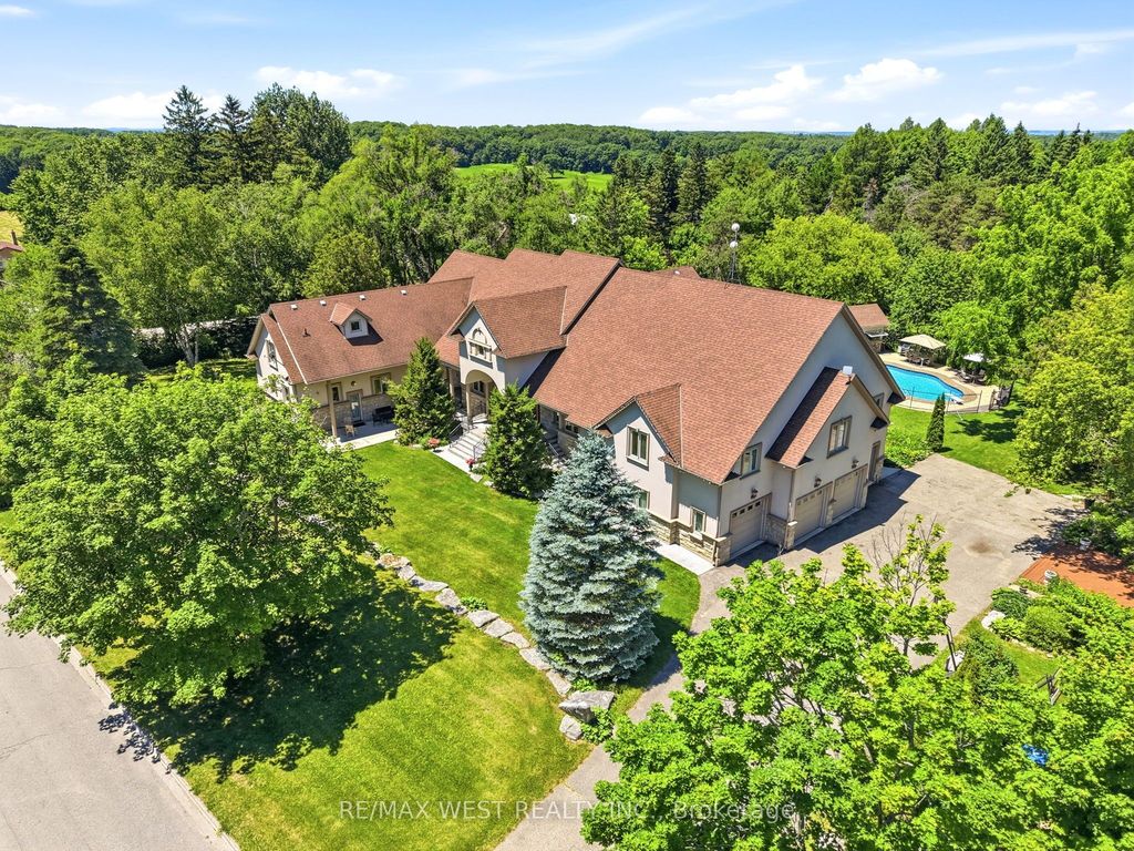 2 Kingswood Drive, King
