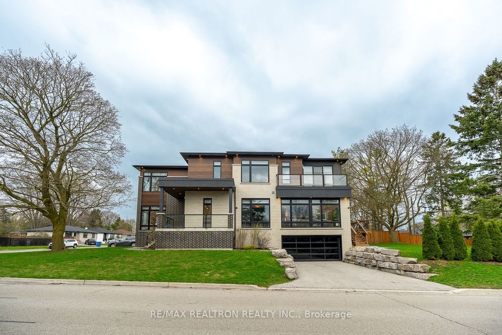 70 Collins Crescent, Aurora