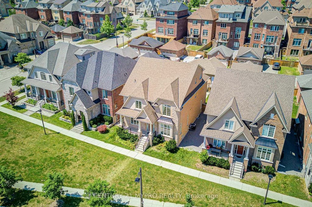6 Tralee Court, Markham