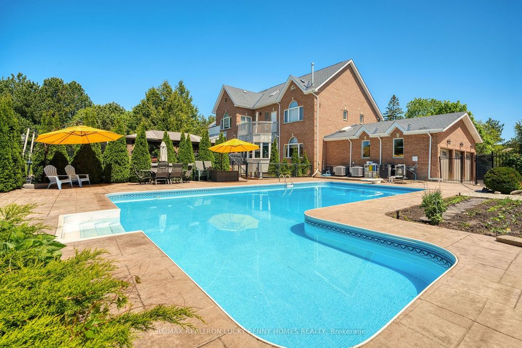 2 Jennings Gate, Markham
