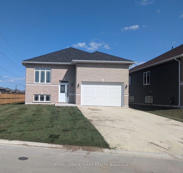 2 Joanne Crescent N, Wasaga Beach