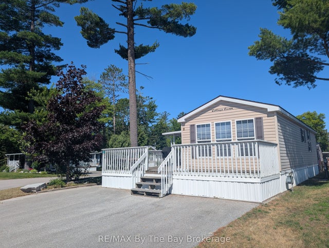 2 White Pines Trail, Wasaga Beach