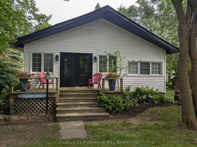 19 Hastings Avenue, Tiny