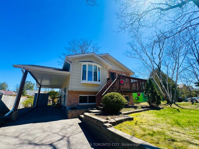 381 Zoo Park Road, Wasaga Beach