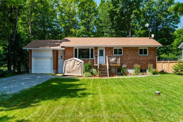 16 Mundy Avenue, Tiny