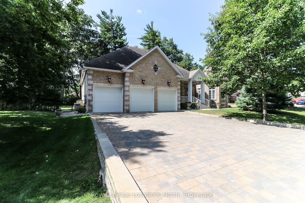 15 Downer Crescent, Wasaga Beach