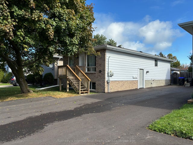 55 Courtice Crescent, Collingwood