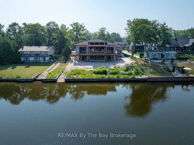 34 Edgewater Road, Wasaga Beach