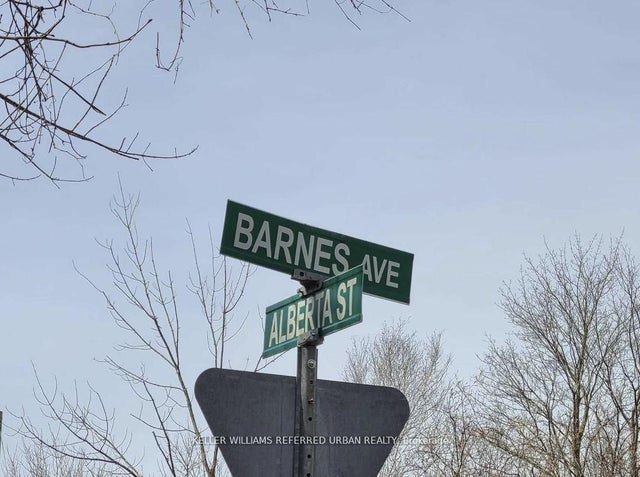 555 Barnes Avenue, Tay