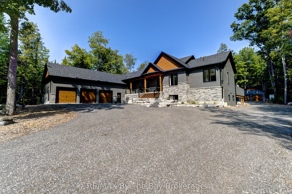 95 Spruce Street, Tiny