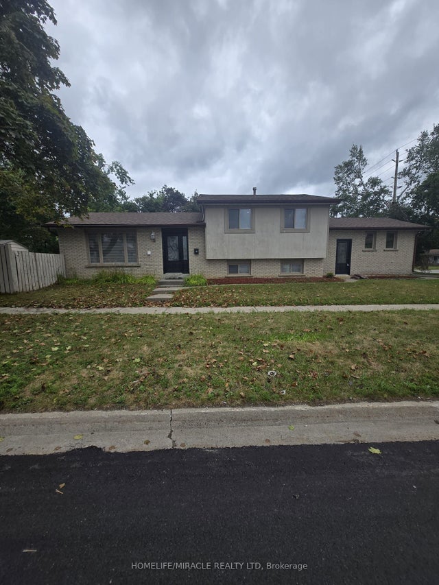 3 Sylvia Street, Barrie