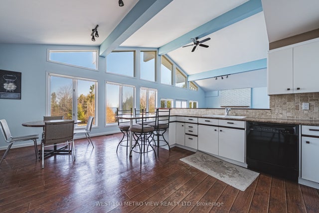 2476 Champlain Road, Tiny