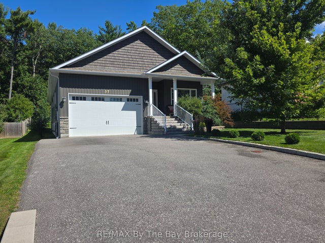 37 Wesley Avenue, Wasaga Beach