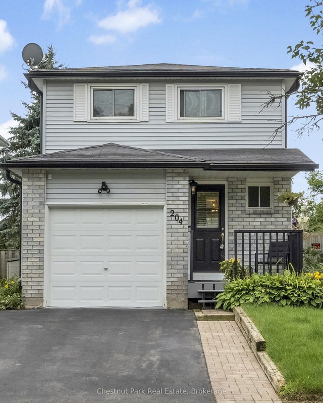 204 Hickling Trail, Barrie