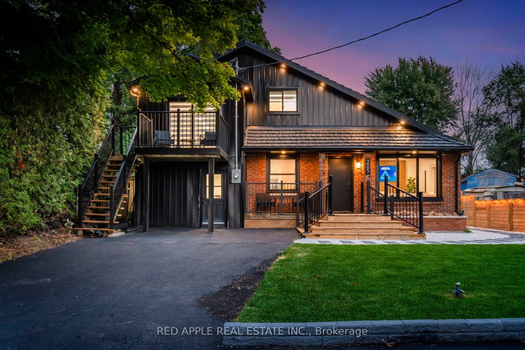 205 Hoyt Avenue, Tay