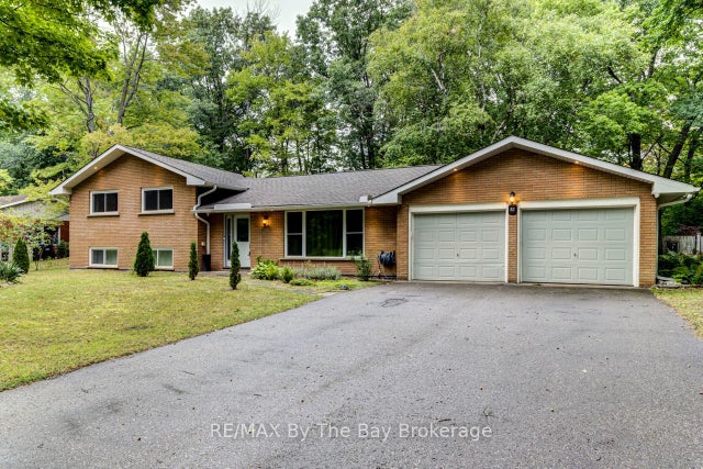 63 Rodrium Road, Wasaga Beach
