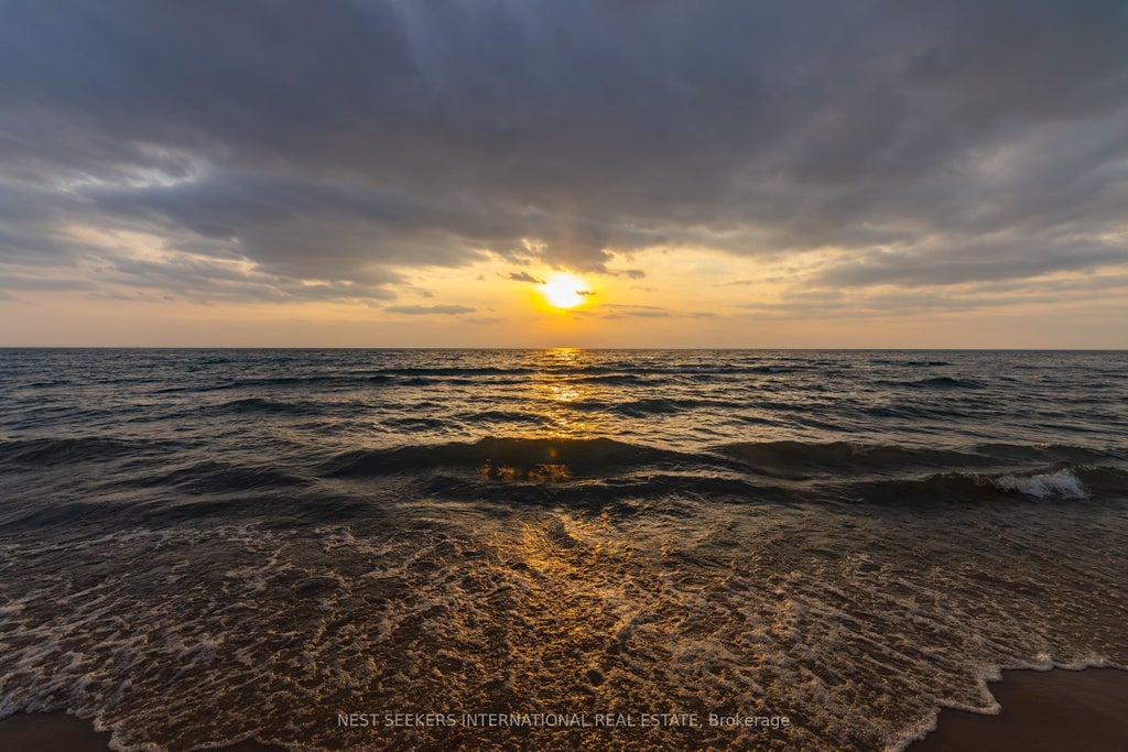 20 Tiny Beaches Road N, Tiny