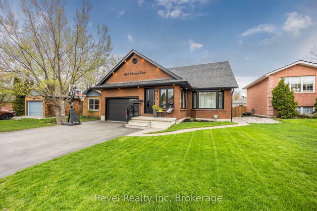 894 Montreal Street, Midland