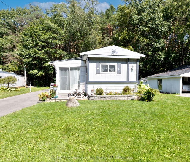 525 Midland Point Road 49, Midland