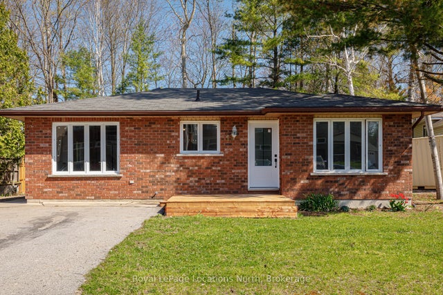 11 Lisbon Court, Wasaga Beach