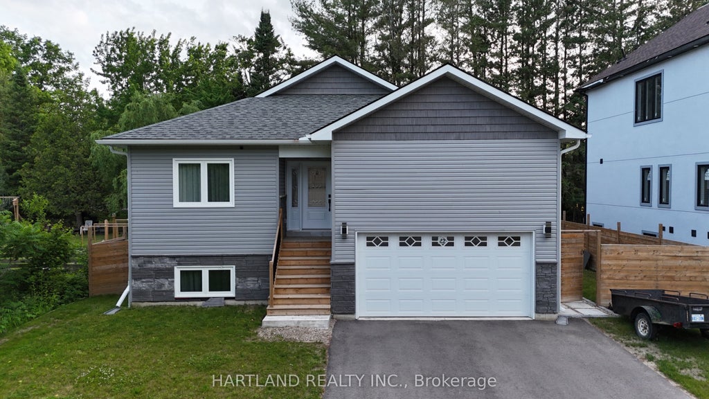 22 Berkely Street, Wasaga Beach