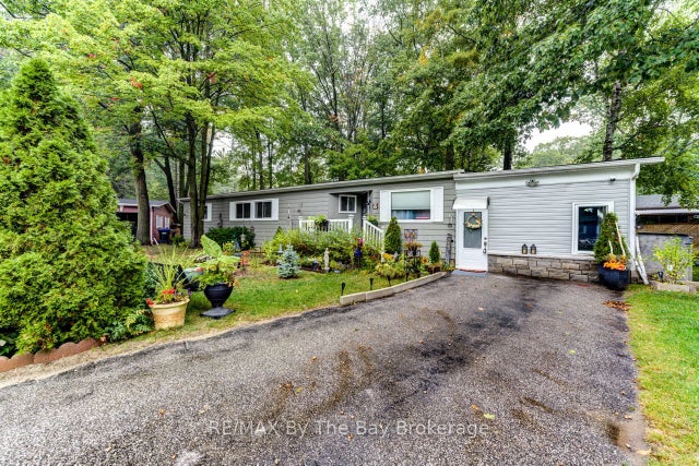 9 Allen Drive N, Wasaga Beach