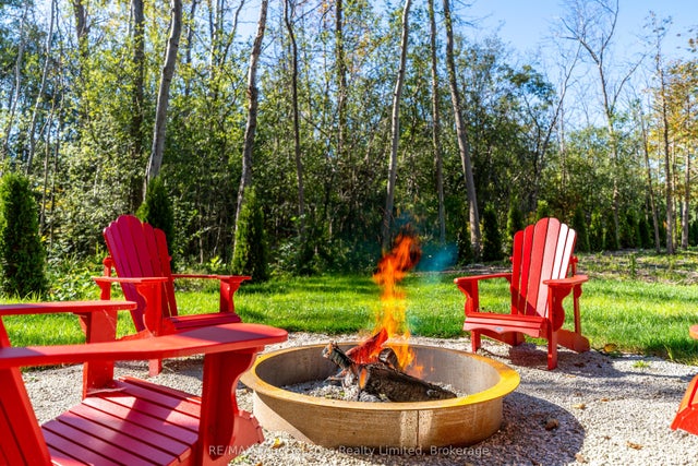 9746 Beachwood Road, Collingwood